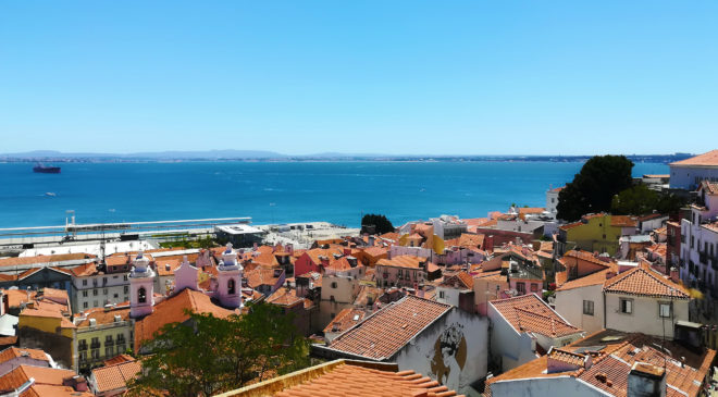 Miradouro de Santa Luzia, Dzielnica Alfama