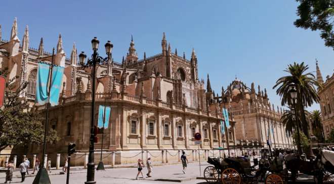Katedra Najświętszej Marii Panny w Sewilli Katedra Najświętszej Marii Panny oraz La Giralda