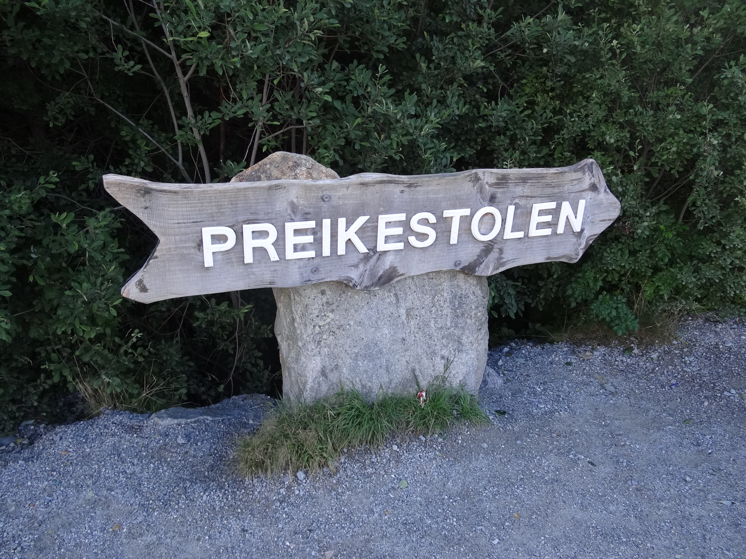 atrakcje norwegia wycieczka na preikestolen