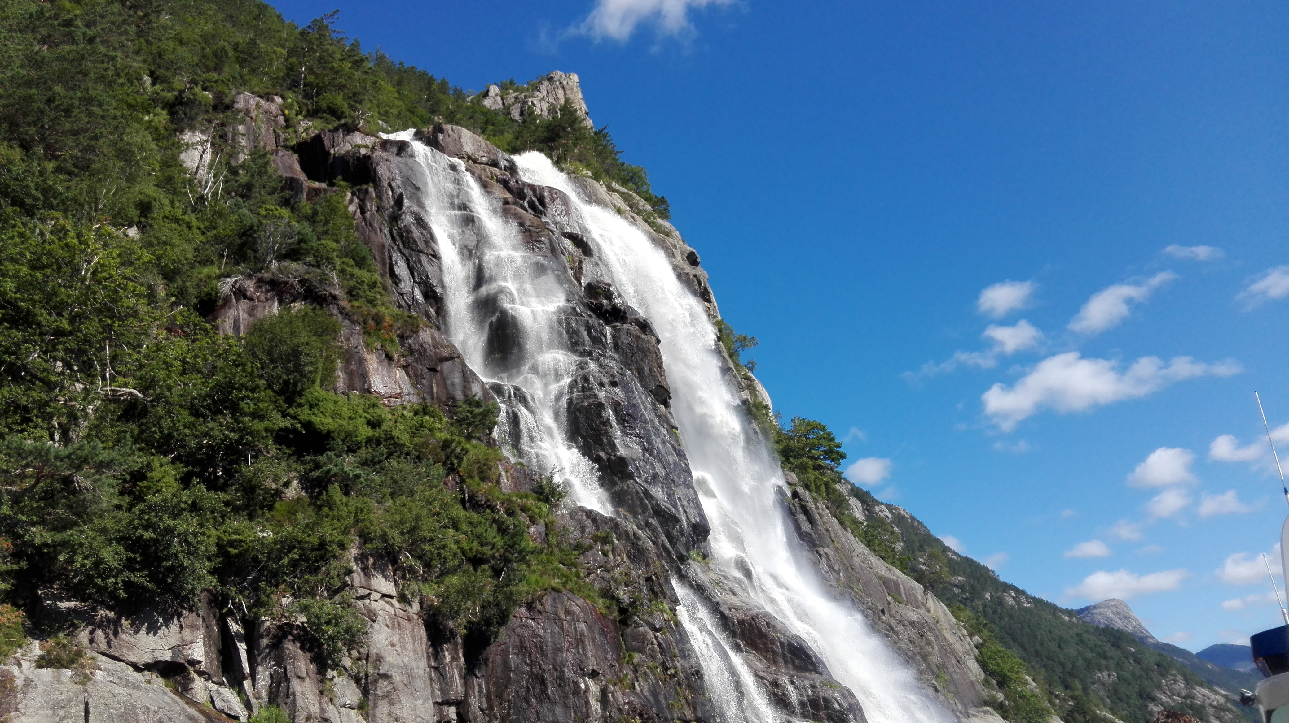 wodospad atrakcje norwegia lysefjorden